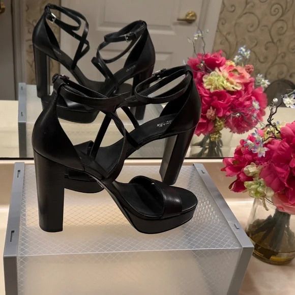 Michael Kors Platform Black (New) - Picture 3 of 4